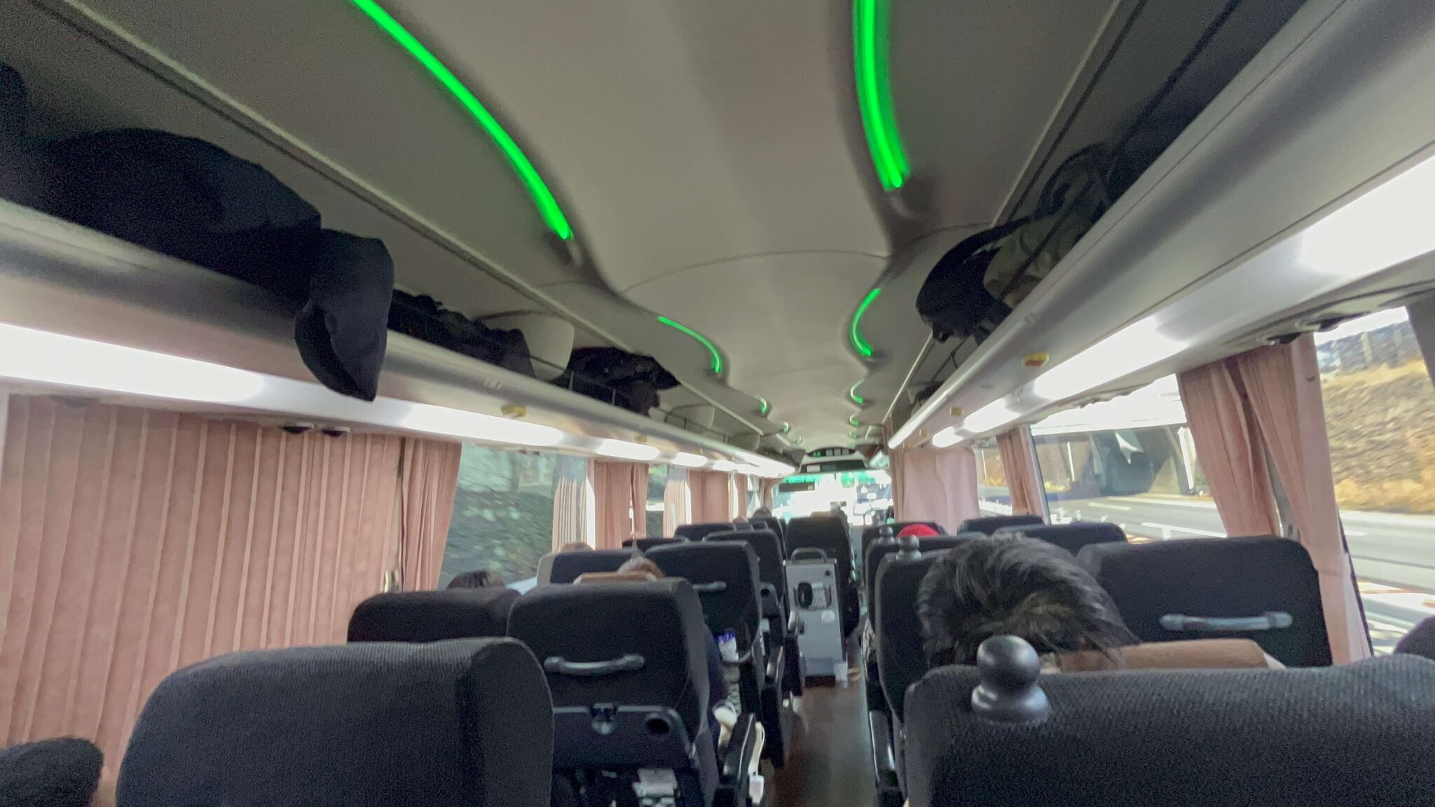 【体験談】JAMJAMLINERの評判は？【4列ゆったりトイレ付プレミアムコンビ】｜yuya trip